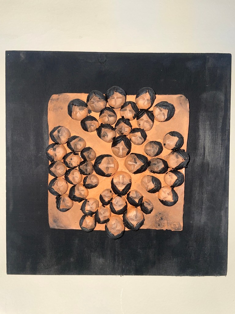 Kafamdaki Kalabalık
“Sessizlikte bile yalnız değilim.”